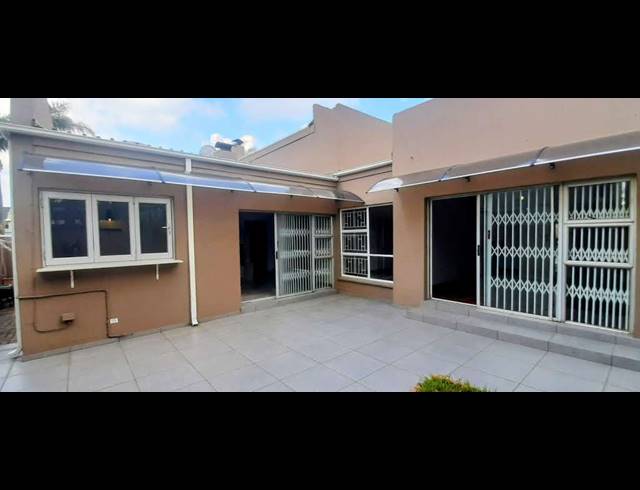 4 BEDROOM FREESTANDING FOR SALE IN GLEN MARAIS
